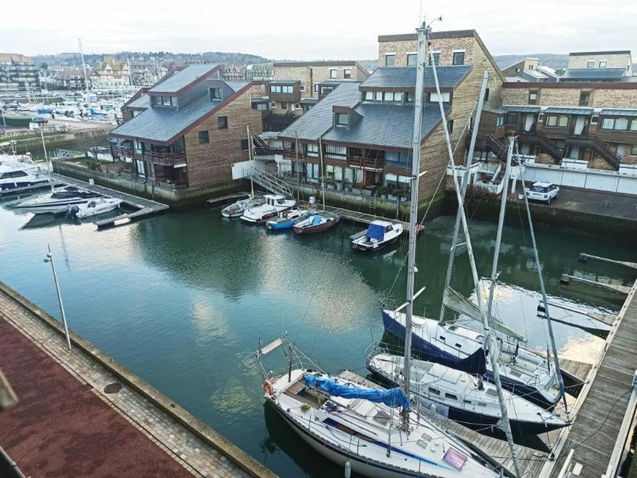 Charmant Studio Situe Sur Le Port De ドーヴィル エクステリア 写真